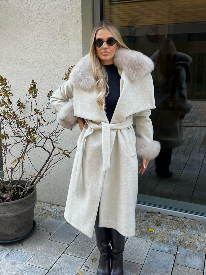 Milky Laria coat
