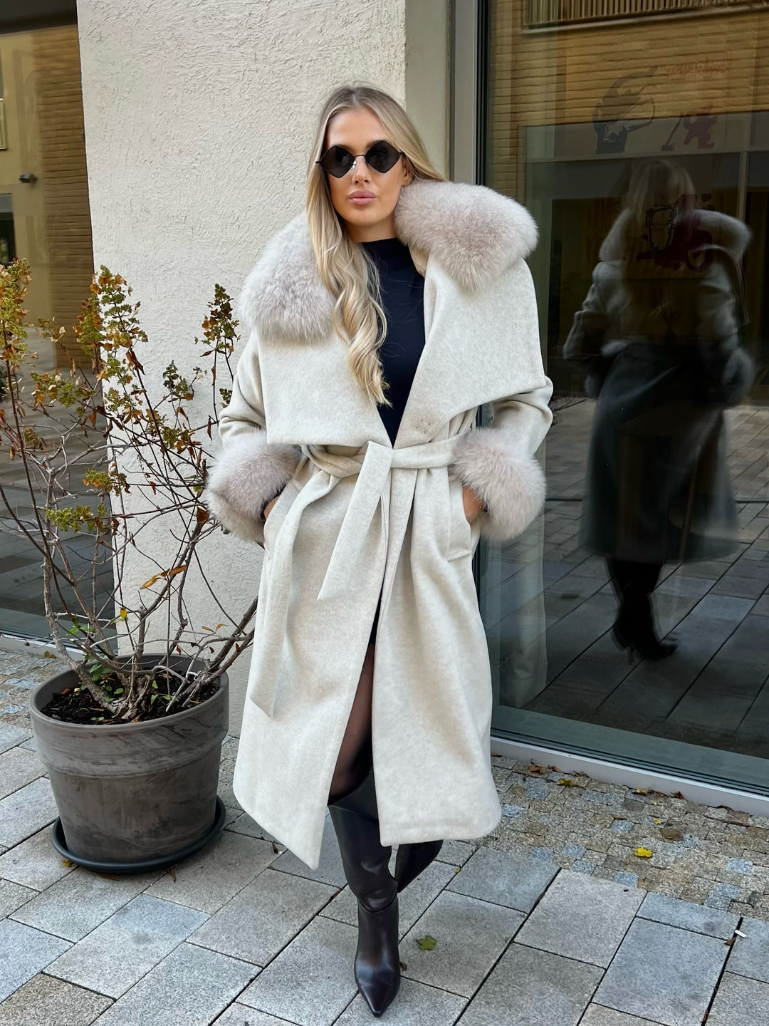 Milky Laria coat