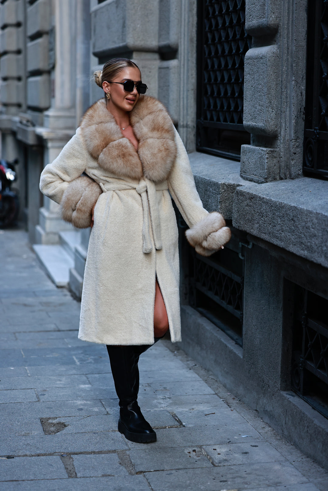 Lucis beige coat